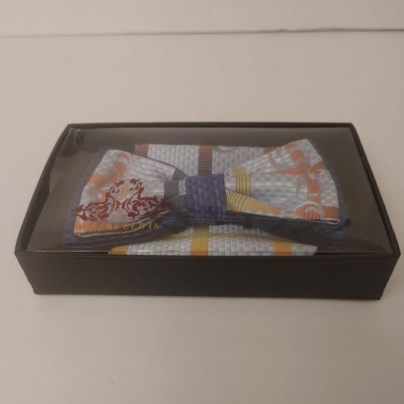 ROBERT LEWIS MEN'S BOWTIE AND POCKET SQUARE SET. - Picture 4 of 4